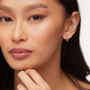 NWT Kendra Scott Filigree Gold Huggie Earrings